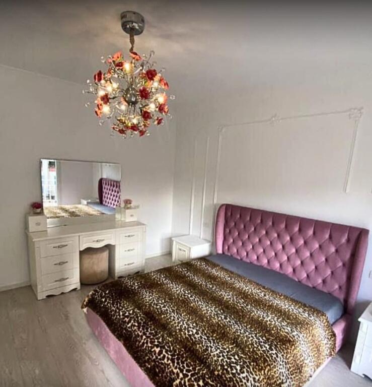 Jepet me qira apartament 2+1+2 Ambasada Amerikane !