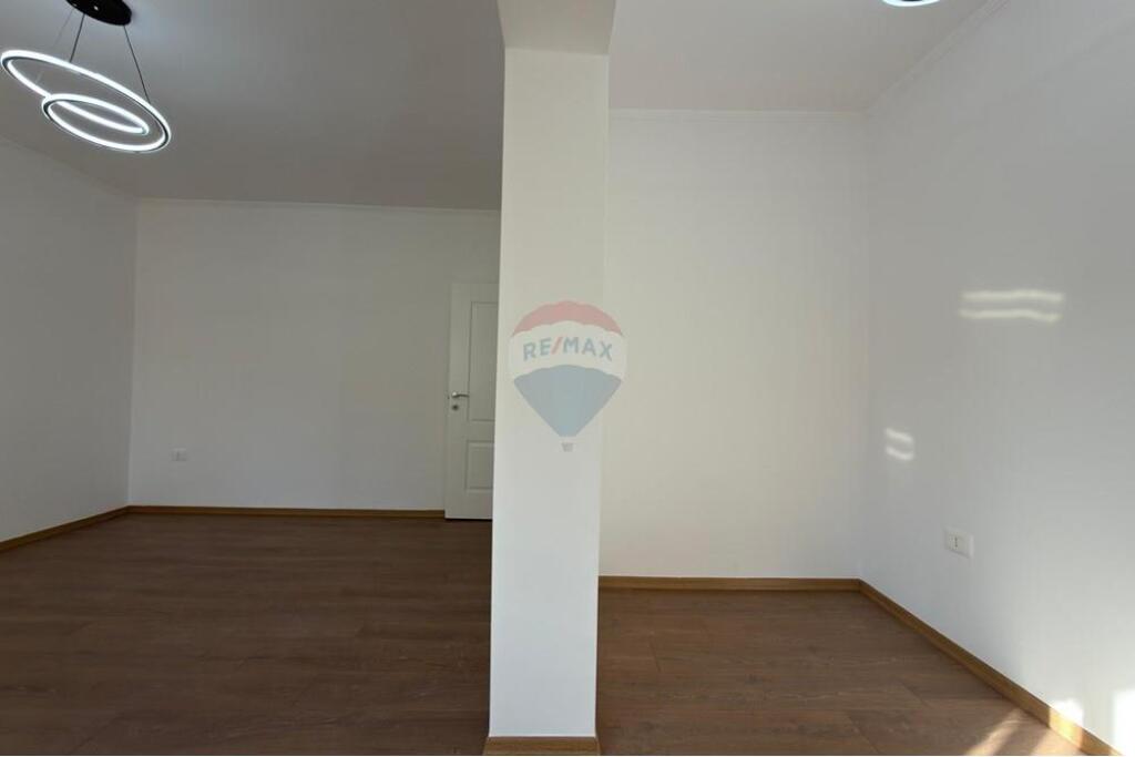 2+1 apartment for sale in the Xhamllik area!