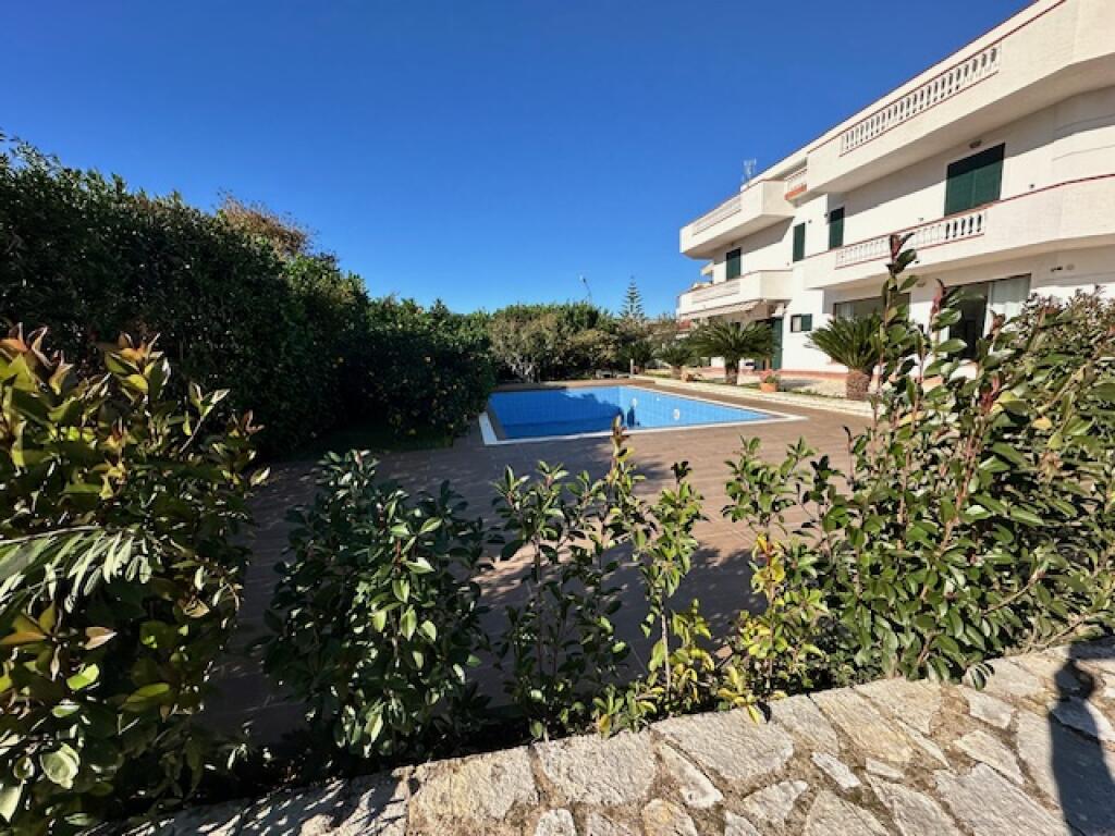 3-storey Villa for Sale in Berdenesh