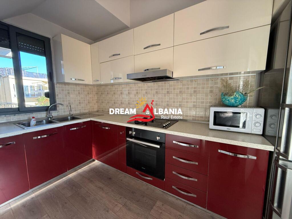 Godine Biznesi 4 kateshe me qera per hotel prane Spitalit Amerikan 2 (ID 4251380)