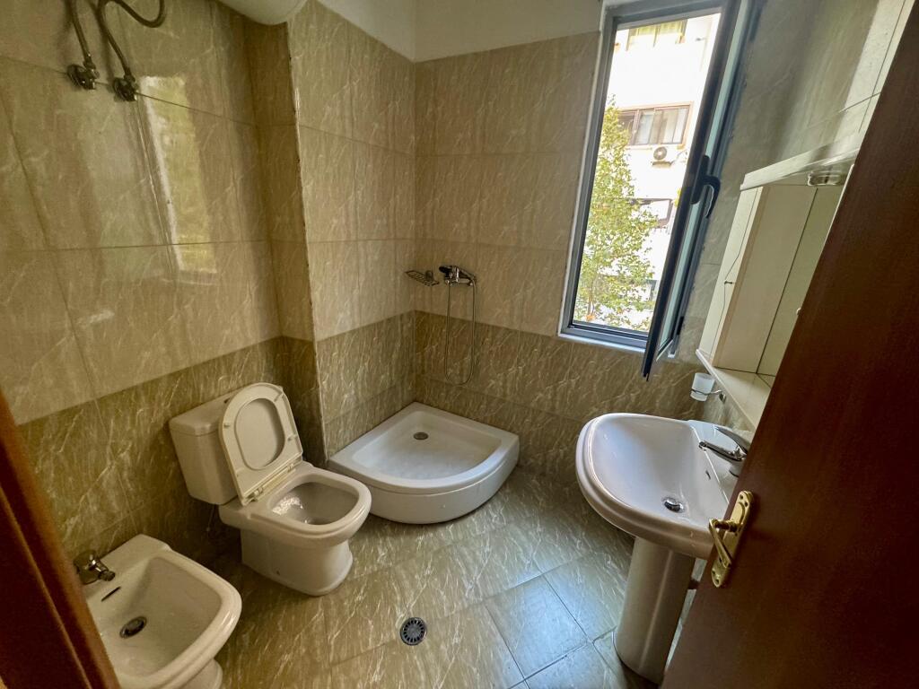 📢 Jepet me Qira Apartament 2+1+2 në Misto Mame – Tiranë  