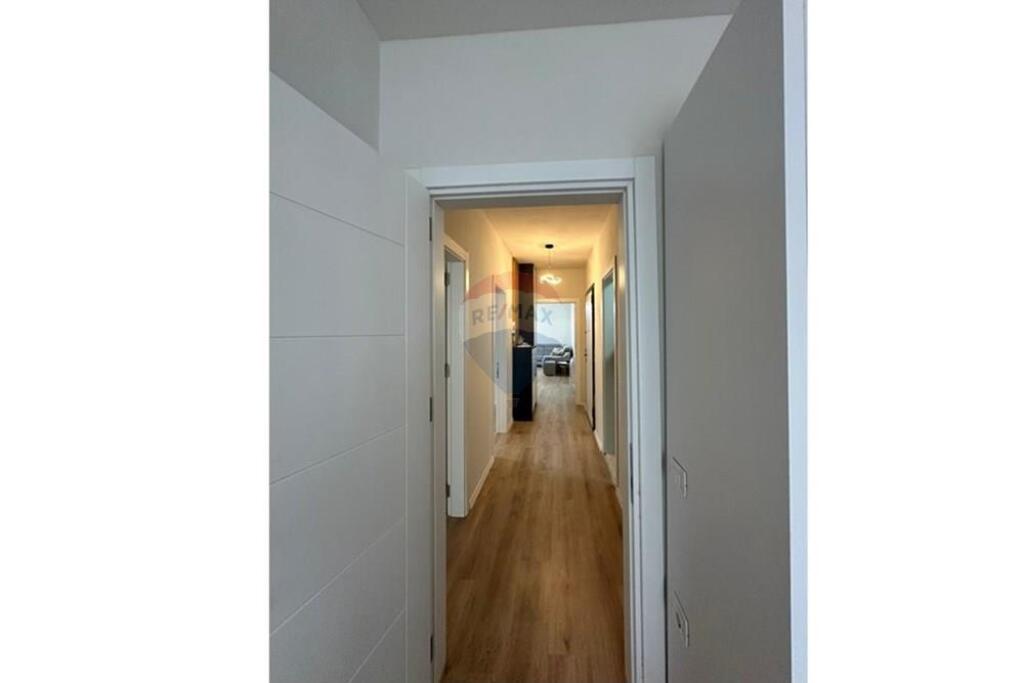 Apartament - Për Qira - Univers City