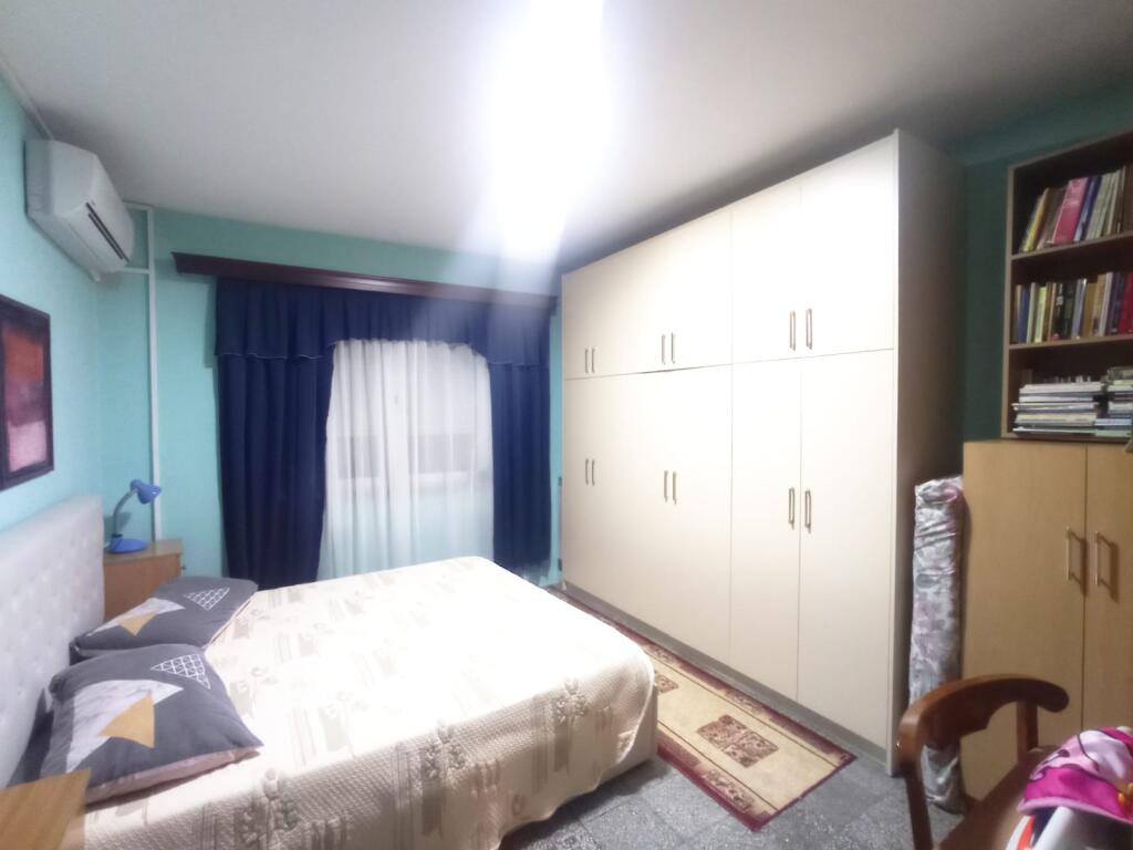 Apartment 4 + 1 + 2 bathrooms + 1 studio. At Zogu i Zi.