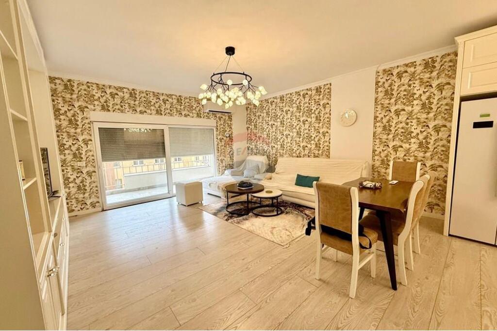 SUPER APARTAMENT 3+1 ME QIRA AMBASADA AMERIKANE