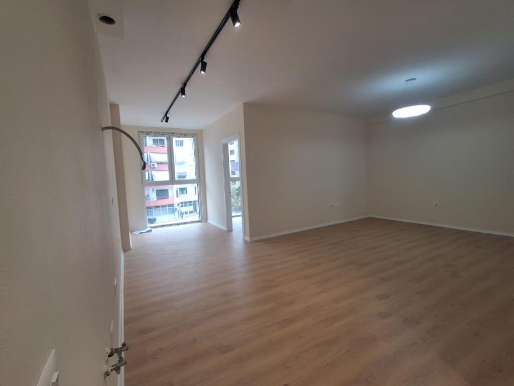 Appartamento 2+1, Viale Migjeni Astir!