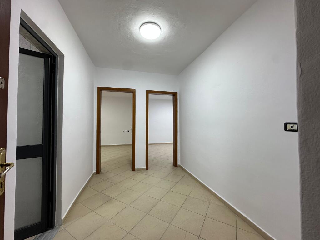 Ufficio in affitto 1+1, 60 m2 in Via Durres -600 EURO!