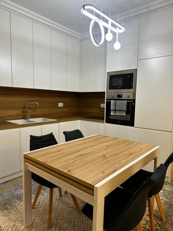 Jepet me qira super apartament 2+1 tek Pazari i Ri