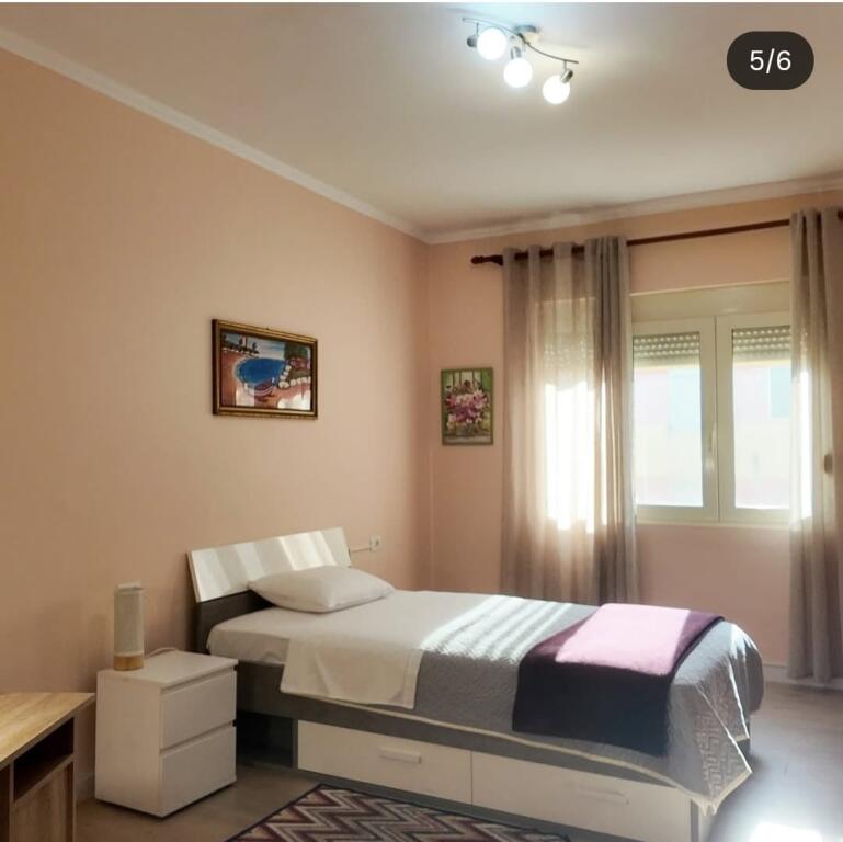 Apartament 2+1, Mine Peza!