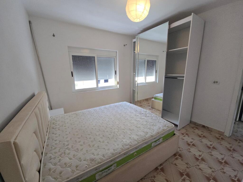JEPET ME QERA APARTAMENT 2+1 PRANE RAJONIT TE POLICISË DURRES
