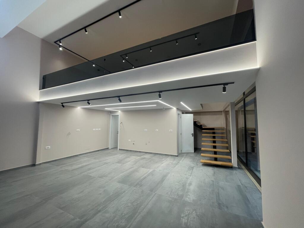 Ambient Komercial tek Kompleksi Golden Park