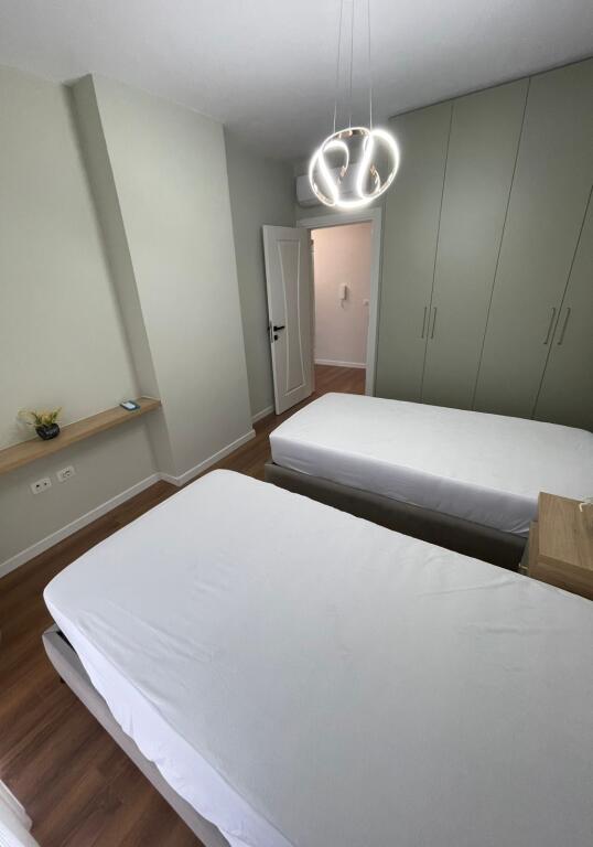 Apartament me qera 2+1 Pazari i Ri