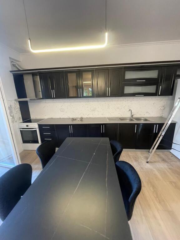 JEPET ME QERA APARTAMENT 2+1 80.000 LEKE KODRA E DIELLIT