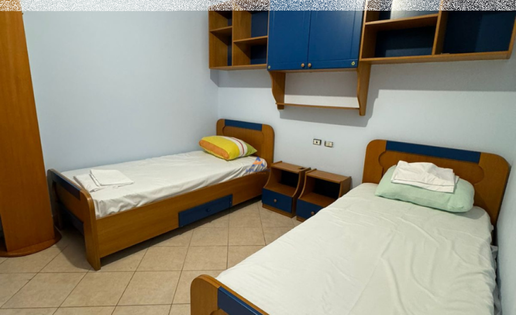 JEPET APARTAMENT ME QERA 2+1+BALLKON "KOMUNA E PARISIT" 750 EURO