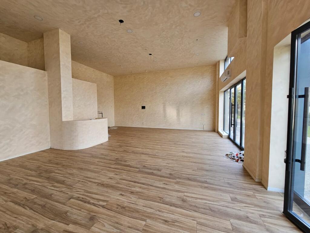 🏢 COMMERCIAL SPACE FOR RENT – RESIDENZA FUTURE HOME, ASTIR