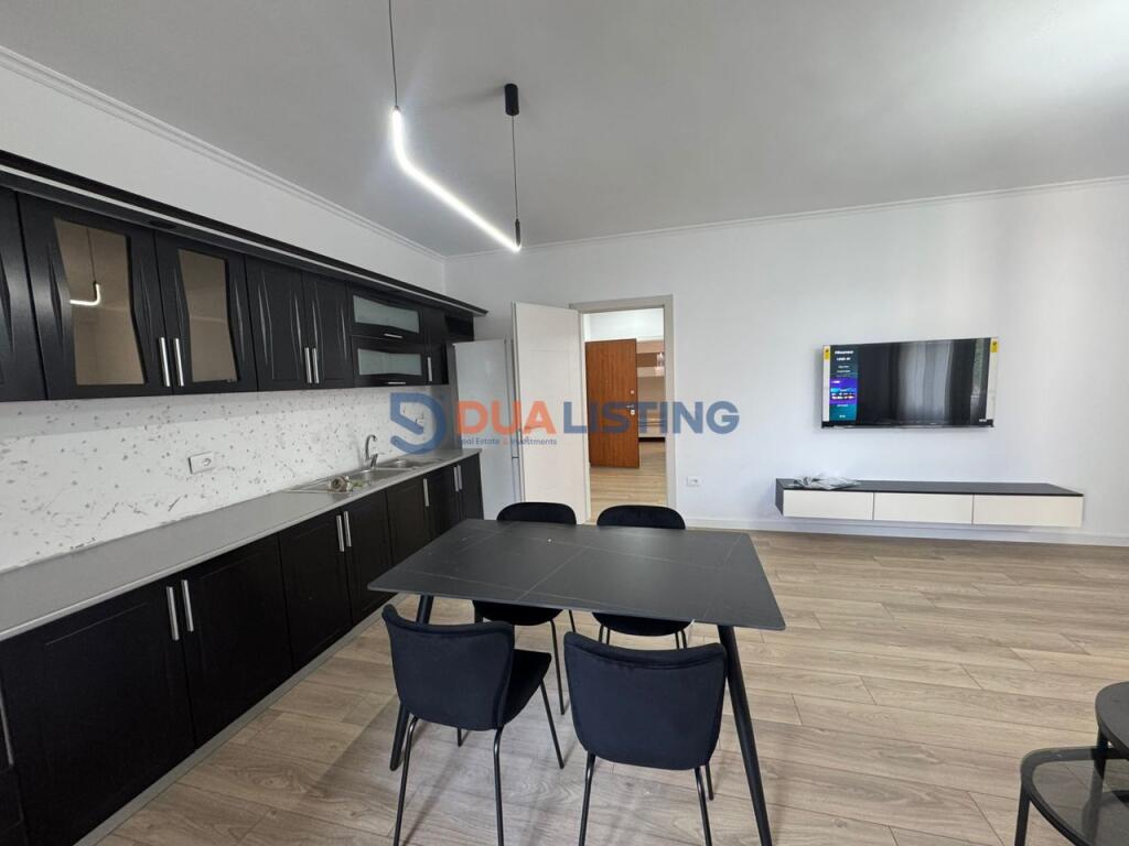 QIRA, APARTAMENT MODERN 2+1 I PA BANUAR ME PARE TEK KODRA E DIELLIT!