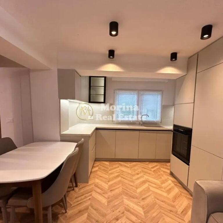 Qera, Apartament 2+1, Tregu Elektrik 700 euro/muaj