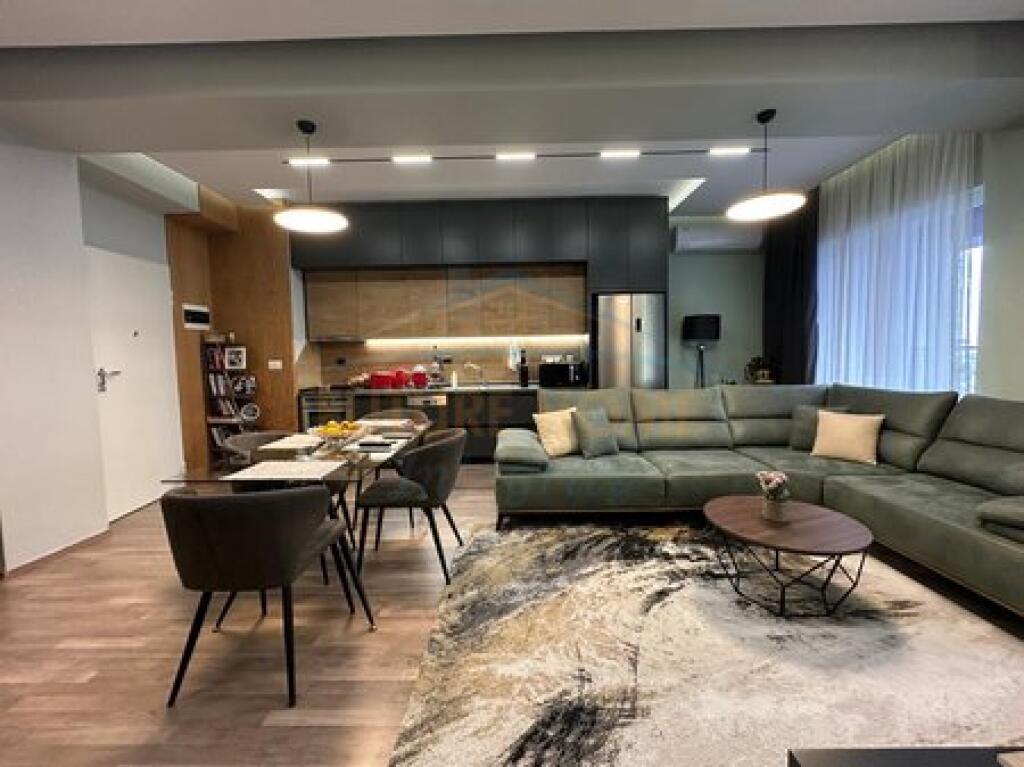 Shitet, Apartament 1+1+Post parkimi, Kompleksi Mangalem, Tiranë.
