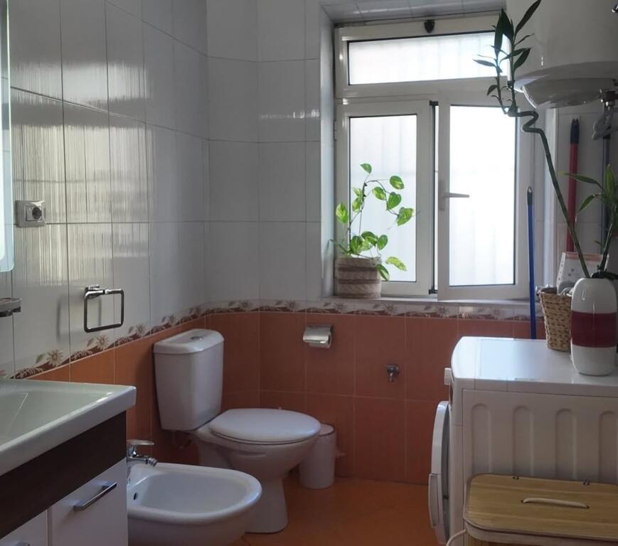 Apartament 2+1, Mine Peza!