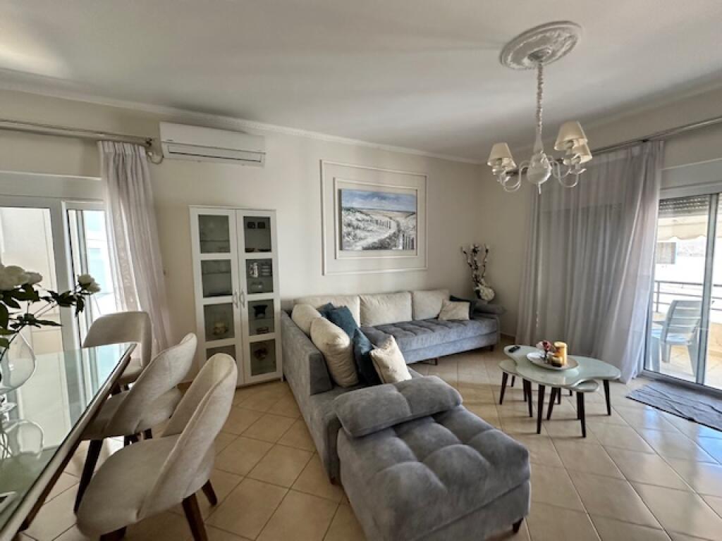 Shitet Apartament 2+1 me pamje nga deti ne Sarande