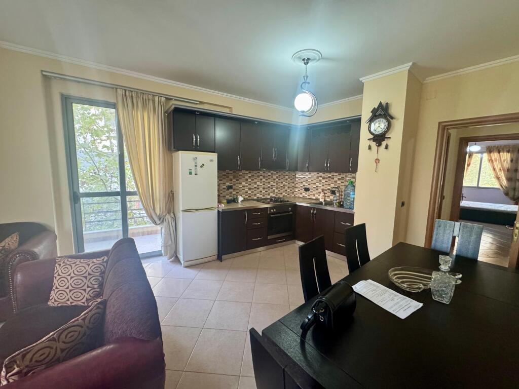 📢 Jepet me Qira Apartament 2+1+2 në Misto Mame – Tiranë  
