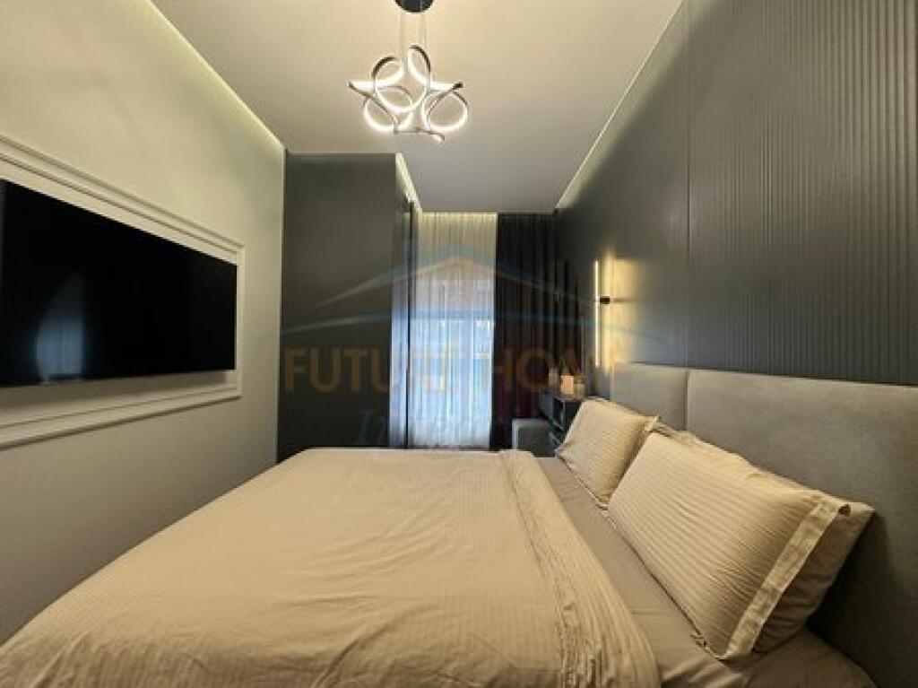 Shitet, Apartament 1+1+Post parkimi, Kompleksi Mangalem, Tiranë.