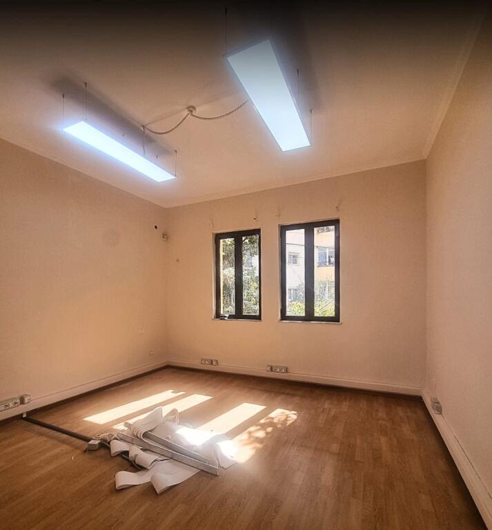 Jepet me qira SUPER VILË 2 KATËSHE Prane Rrugës së Kosovareve