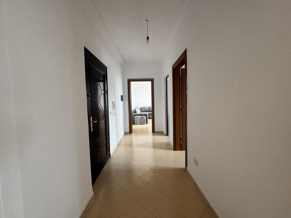 Qera apartament 2+1 Durres, ne Plazh prane Shkolla