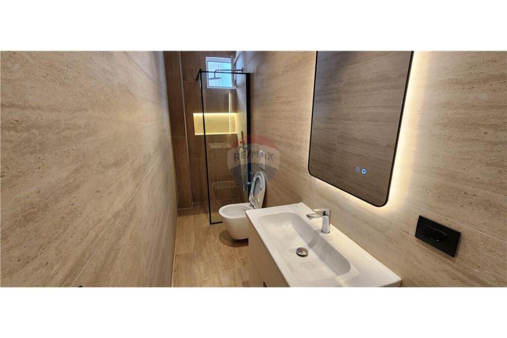 Apartament 1+1 per shitje, Prane Liqenit Tiranes !