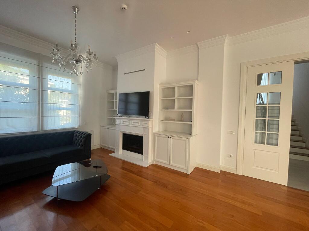 🏡 VILË ME QIRA – Rolling Hills, pranë TEG