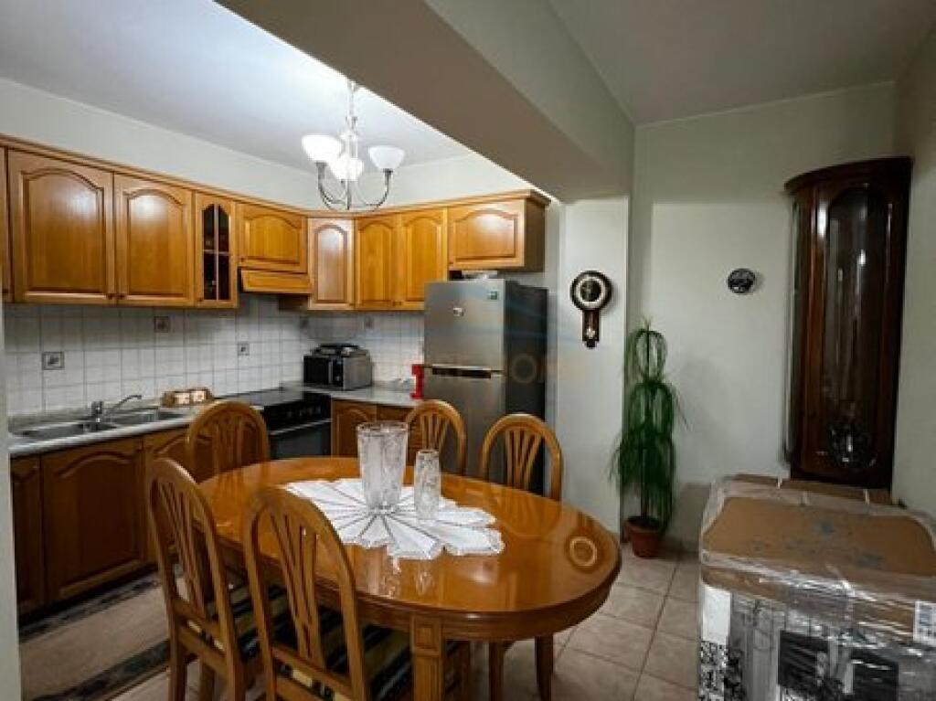 Qira, Apartament 2+1, Sheshi Wilson, Tiranë