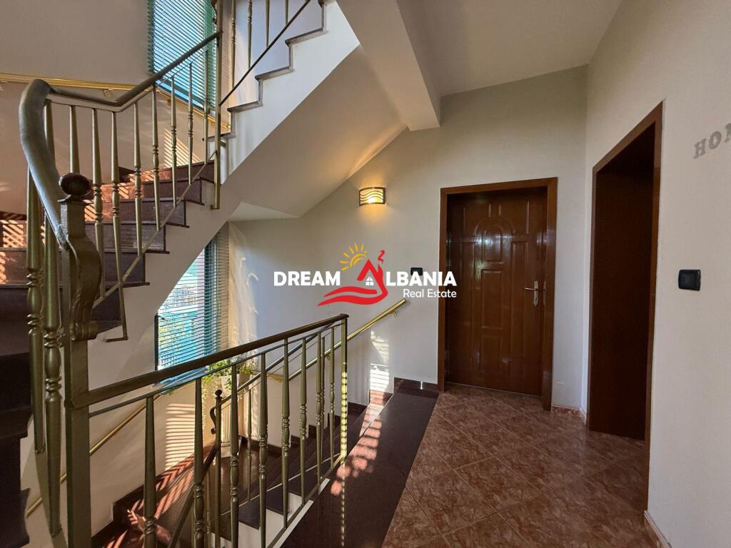 Godine Biznesi 4 kateshe me qera per hotel prane Spitalit Amerikan 2 (ID 4251380)