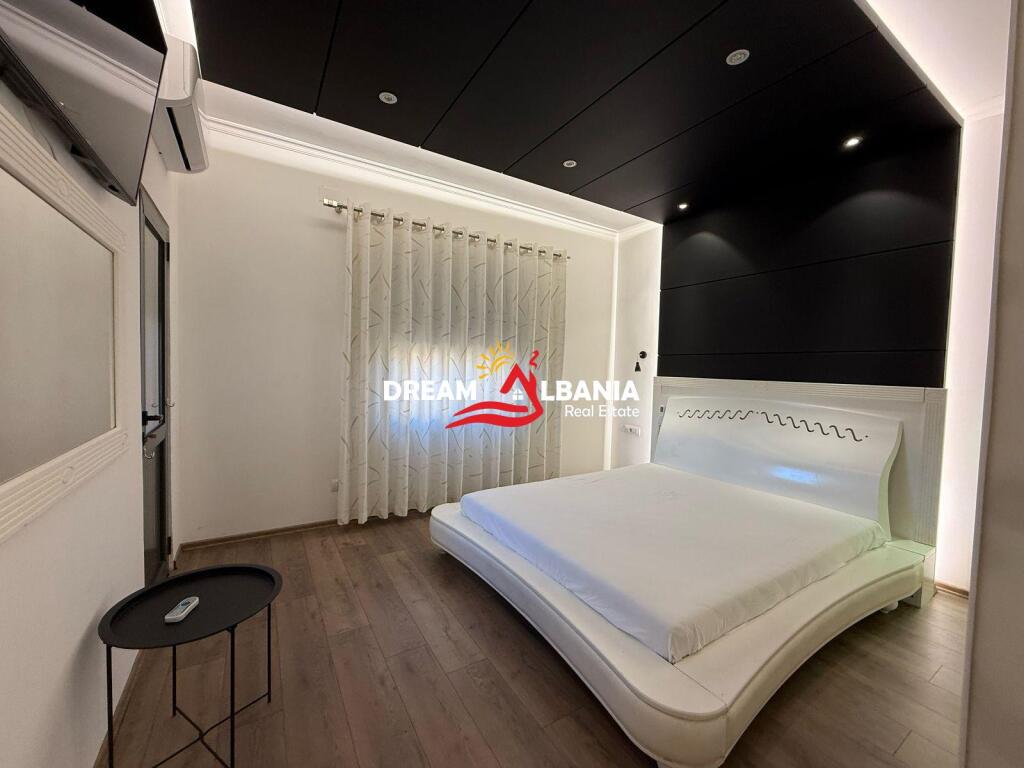 Godine Biznesi 4 kateshe me qera per hotel prane Spitalit Amerikan 2 (ID 4251380)