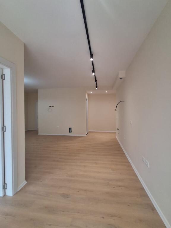 Appartamento 2+1, Viale Migjeni Astir!