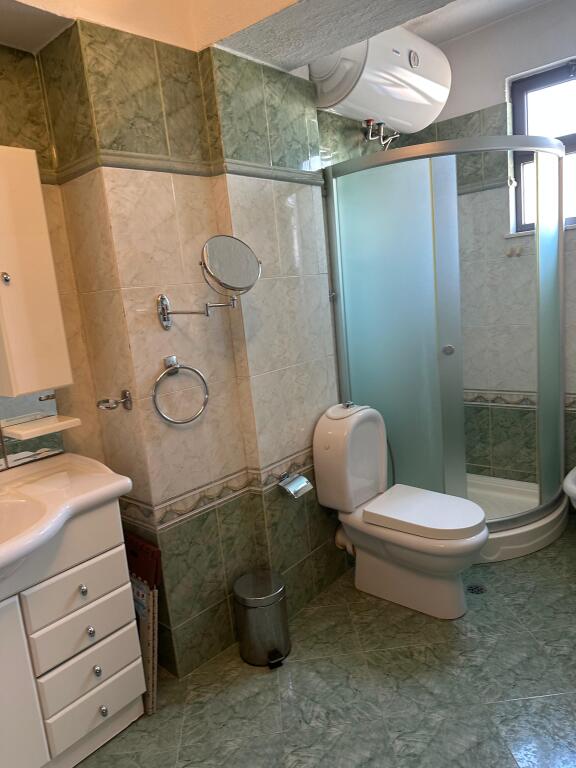 Apartment 3 + 1 + 2 bathrooms, in Bllok near Xheko Imperial. 