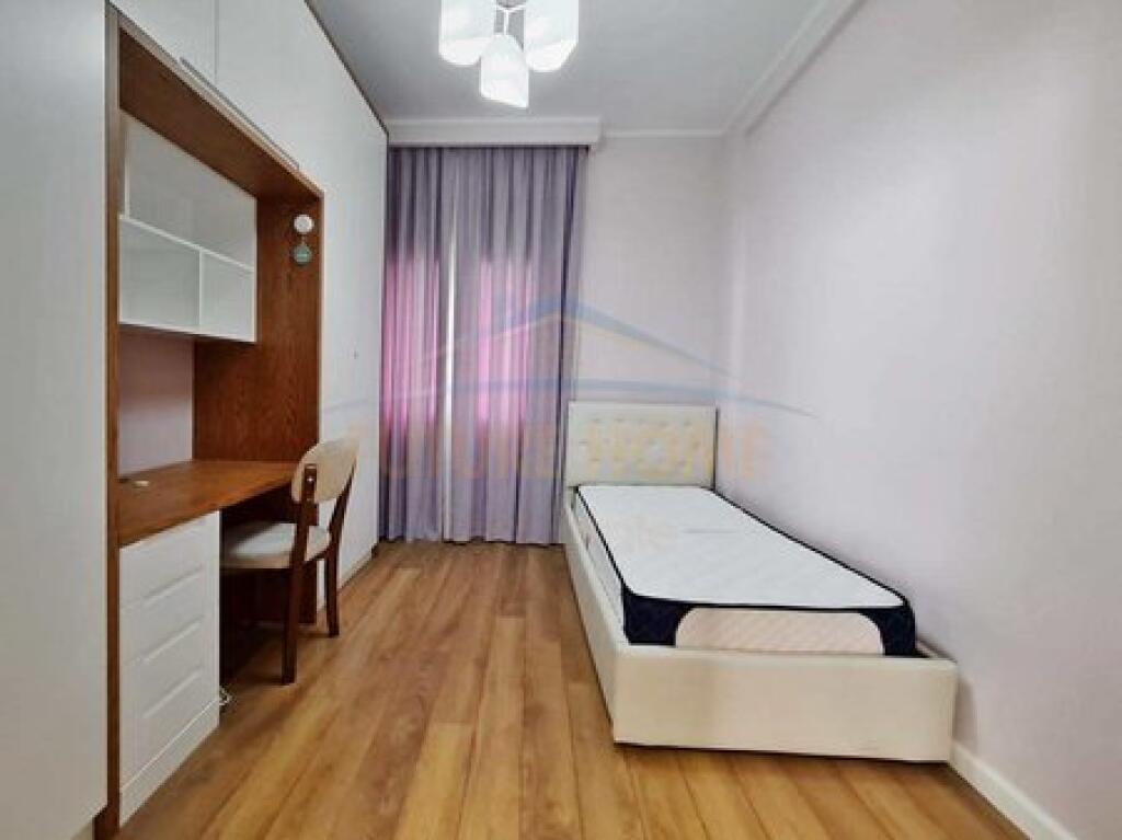 Affitto, Appartamento 4+1+2 Comune di Parigi, Tirana