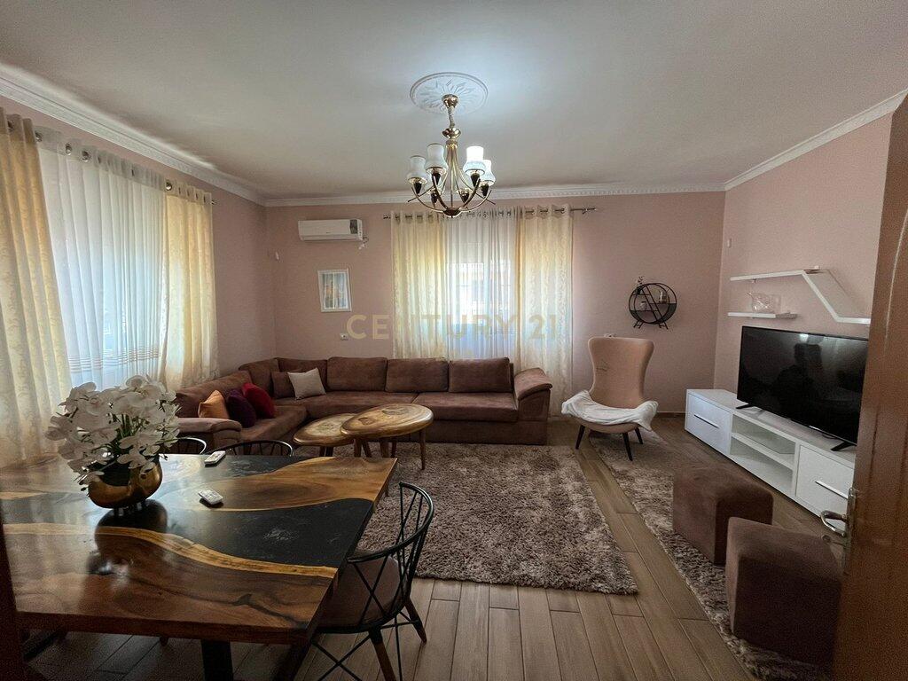 JEPET ME QIRA APARTAMENT KATI I DYTE I NJE VILE DURRES !