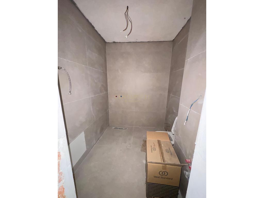 Appartamento 2+1+2 con veranda in vendita a Xhamllik🏡