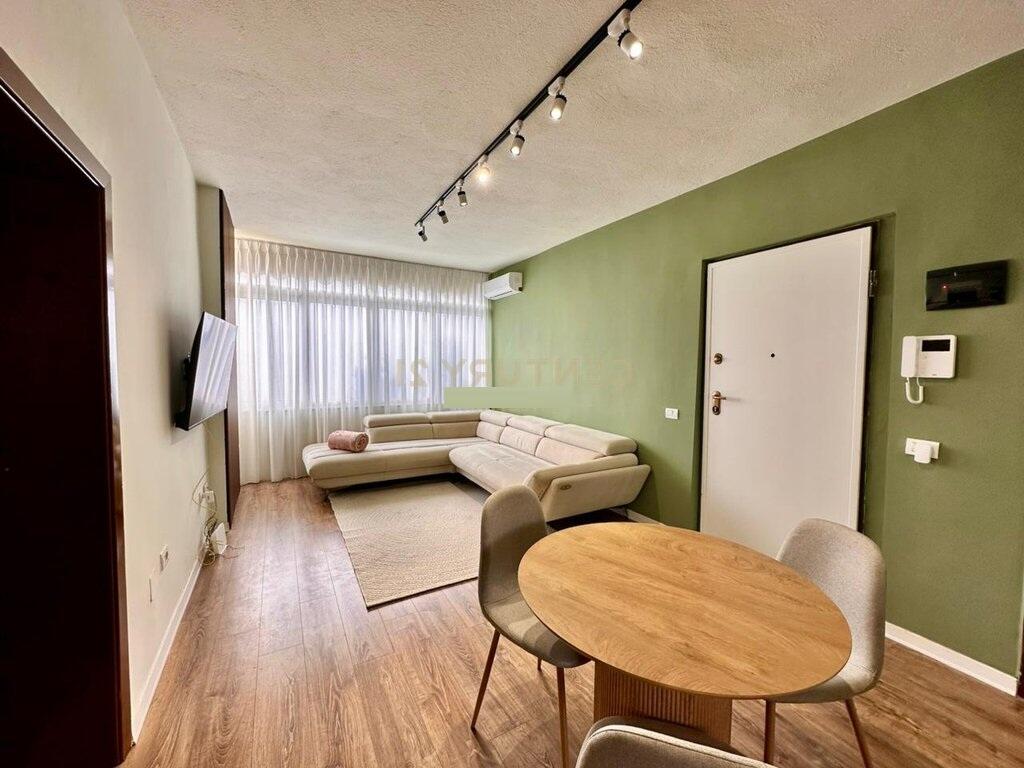 Jepet apartament për qira 2+1 në Rrugën e Durrësit