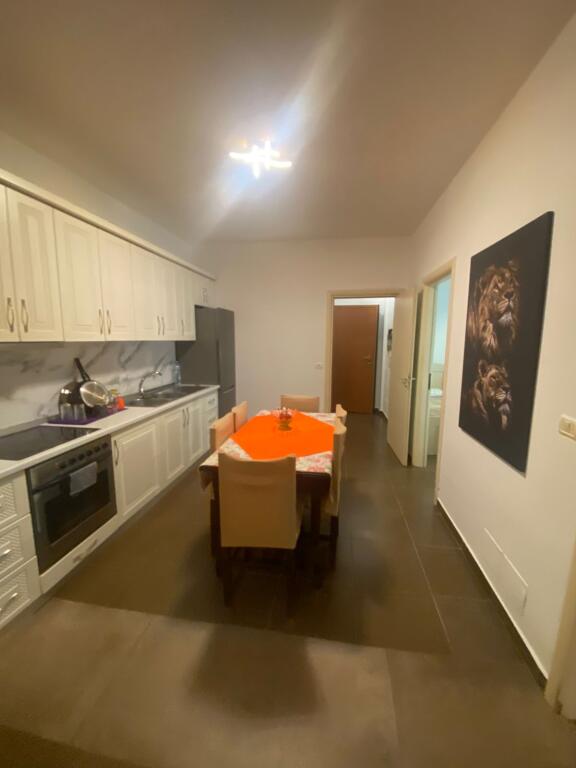 For rent 2+2 furnished 3rd floor elevator 600 Peti street