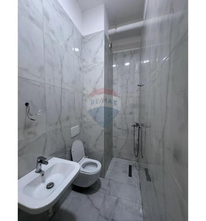 APARTAMENT 1+1  ME QIRA , TE KOMPLEKSI KONTAKT.