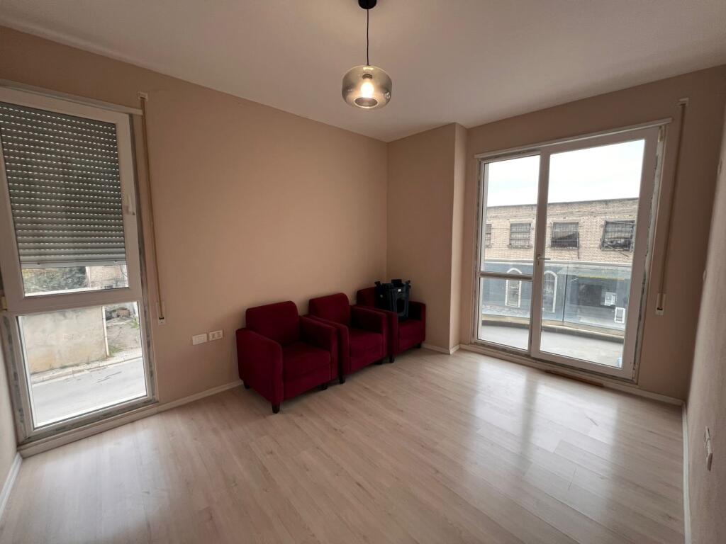 SHITET APARTAMENT 3+1 XHAMIA E SELITES!
