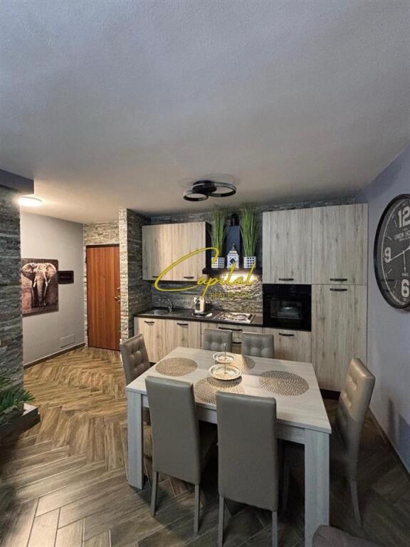 APARTAMENT ME QERA 2+1 21 DHJETORI 700 EURO