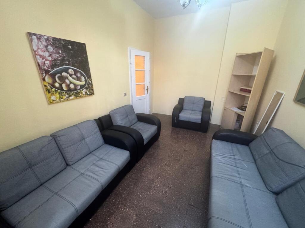 2+1,arredato allo stadio Dinamo al parco,prezzo 450 euro