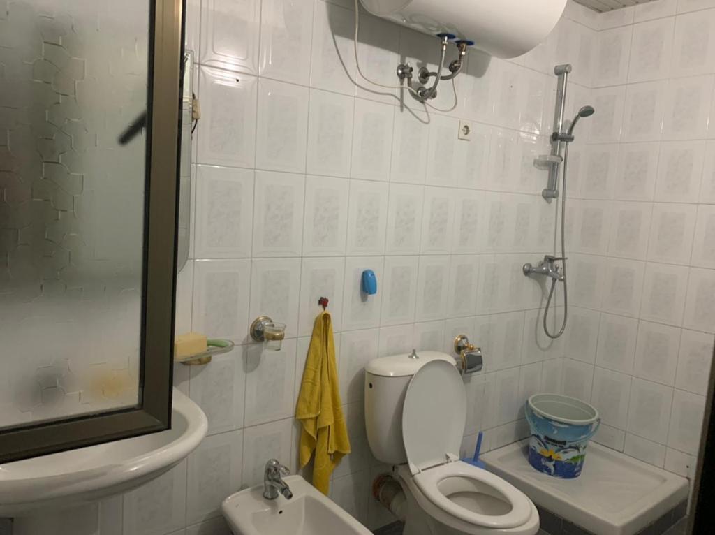 Jepet me qera apartament 2+1+2 te Rruga e Bogdaneve