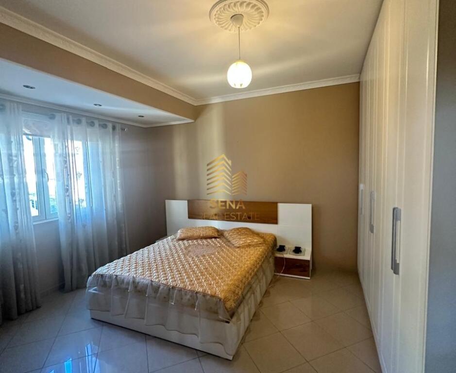 Affitto, Villa su 4 piani, Porcelan, 1500 Euro/mese