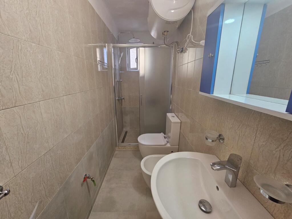 Apartament 2+1 per qera tek Rruga e Durresit!