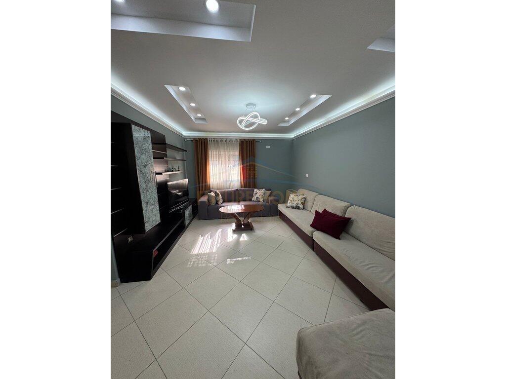 Me qira, Apartament 2+1, Unaza e Re.