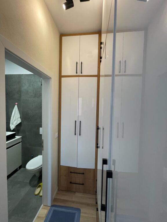 Apartament 2+1+2 poste parkimi tek Orion Tower Komisariati 4