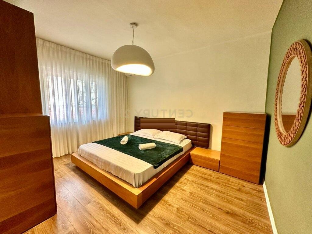 Jepet apartament për qira 2+1 në Rrugën e Durrësit