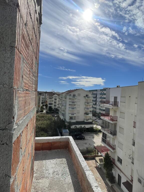 Shitet Super Apartament me Pamje Deti në Golem!